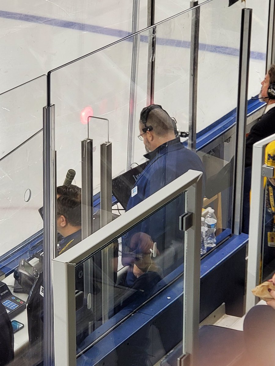 ThomsonA99's tweet photo. A beautiful night for M hockey and I see you @Jaymo29 on the mic! Let's Go Blue! https://t.co/POtcCmzMF7