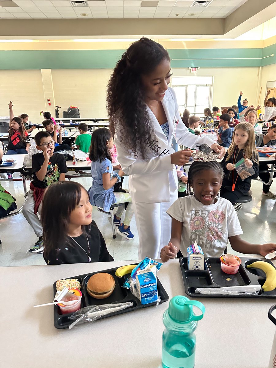 lovemissnewsome's tweet image. Today @SME_Sparklers talked with  @DaisySudderth about her experience in college, her future career goals, and how she’s using her platform as #MissHouston. You are such a gem, we’re rooting for you!