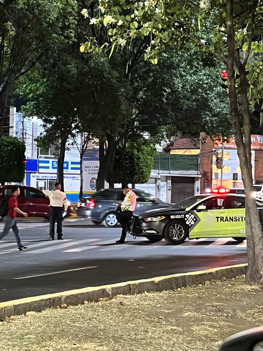 decalogodemoda's tweet photo. Avenida #Pacífico también cerrada, no es vía alterna a Miguel Ángel 👼 https://t.co/PPbTMFZr71