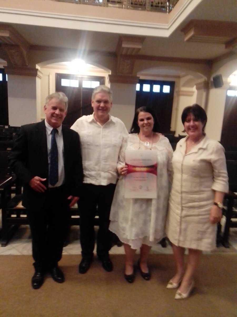 Un honor recibir el PREMIO de la Sociedad del Notariado cubano de la <a href="/UNJCuba/">Unión Nacional de Juristas de Cuba</a>, implica mayor compromiso con @CubaMinjus, el pueblo y está Revolución. #MejorEsPosible. #YoVotoXTodos