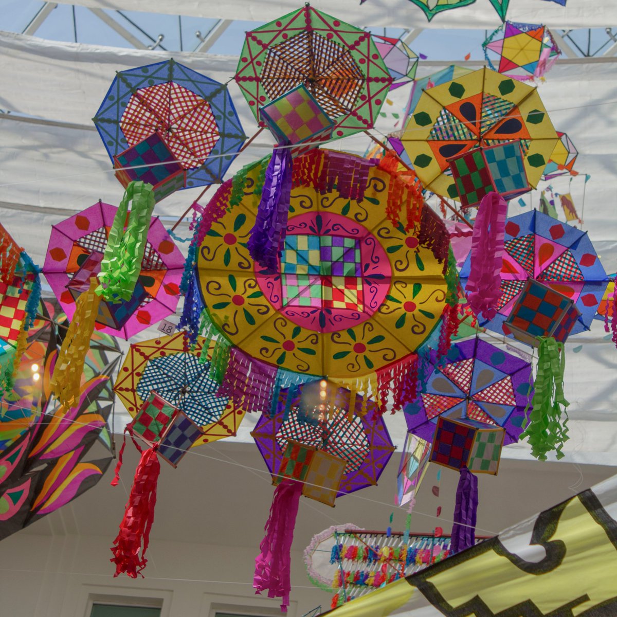 map_mexico's tweet image. ¿Cuáles de tus museos favoritos visitarás este #findesemana?🤩
#EnelMAP te esperamos con todo el color con la exhibición de los 29 #papalotes procedentes de los estados de México, #CDMX, Chiapas, Hidalgo, Puebla, Quintana Roo y Tlaxcala.
Te esperamos de 10 a 18 horas.😉