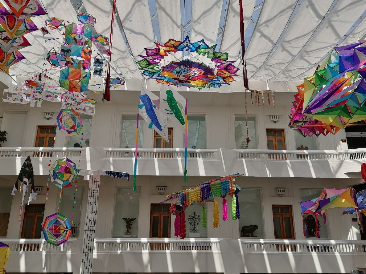 map_mexico's tweet image. ¿Cuáles de tus museos favoritos visitarás este #findesemana?🤩
#EnelMAP te esperamos con todo el color con la exhibición de los 29 #papalotes procedentes de los estados de México, #CDMX, Chiapas, Hidalgo, Puebla, Quintana Roo y Tlaxcala.
Te esperamos de 10 a 18 horas.😉