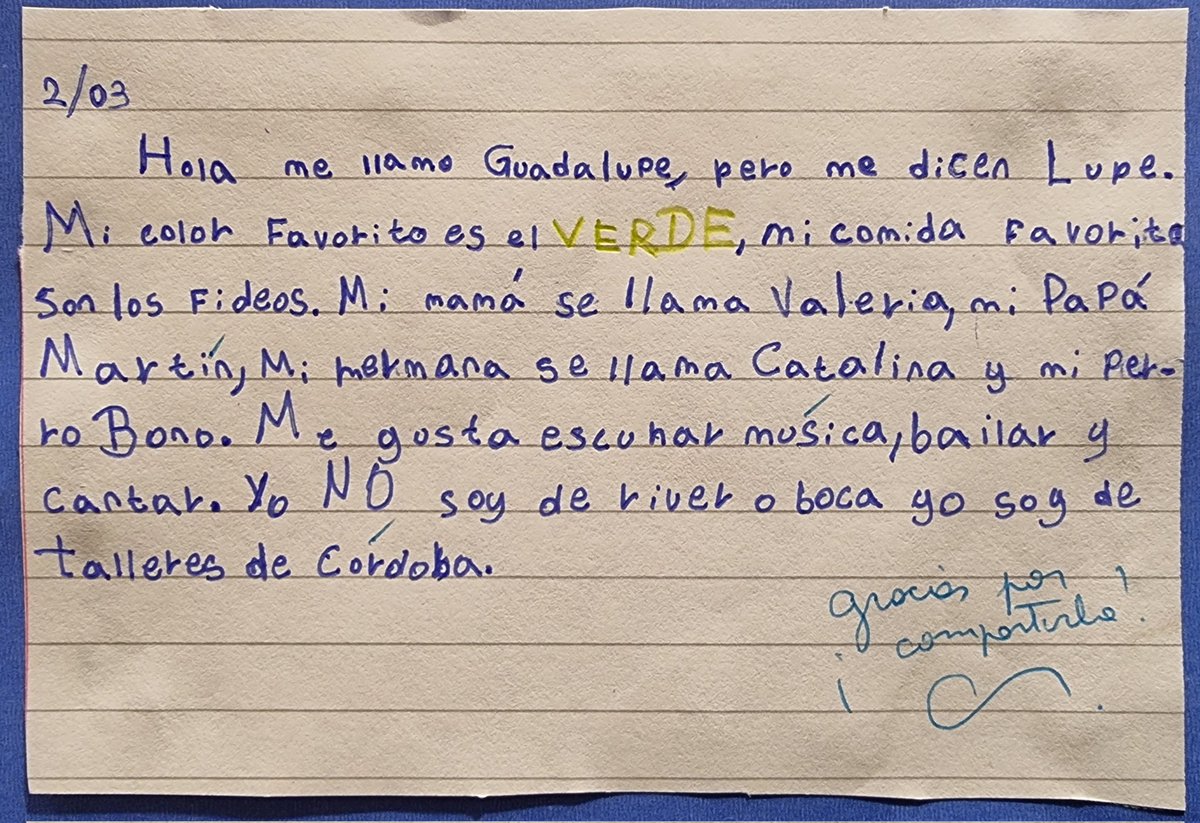 martinbria's tweet image. Acabo de descubrir lo que hizo mi hija el primer día de clases para que la seño las conozca 💙🤍💙