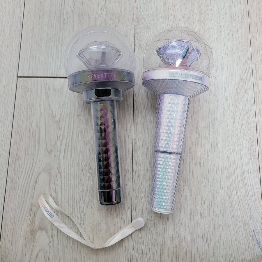 SCAMMER ALERT ‼️‼️

Teaser nya tuh cantik (biarpun item), gambar jualan jadi beda dan jelek, lakok aslinya malah tambah jelek. Gimana ini masa barang yang diterima ga sesuai 

#BoycottCaratBongVer3 
#BOYCOTT_CARATBONGV3
<a href="/pledis17_STAFF/">SEVENTEEN STAFF</a> <a href="/HYBE_MERCH/">HYBE MERCH</a>