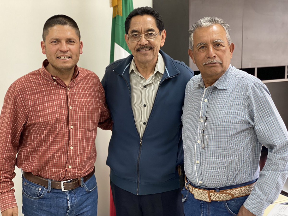 COESVI's tweet photo. Seguimos trabajando con los municipios que es tarea primordial del gobierno de @EVillegasV y hoy tocó con #SanJuanDelRio y #Suchil donde ya se trabaja con propuestas de acciones de mejoramiento de vivienda que ayuden a cambiar la vida a más familias de estos municipios. https://t.co/v1nxAD6ndz