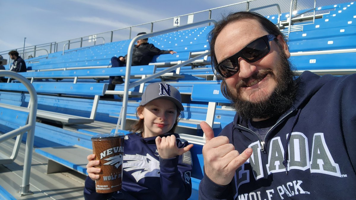 KronikNV's tweet image. amazing time today watching @NevadaBaseball. And a huge shout out to @NevadaBlueCrew for making me and this little dude feel right at home! Great time #razzing and #chirping at @HofstraBaseball .  We will see you tomorrow!  @NevadaHoops take out @TheRunninRebels! #LetsGoPack