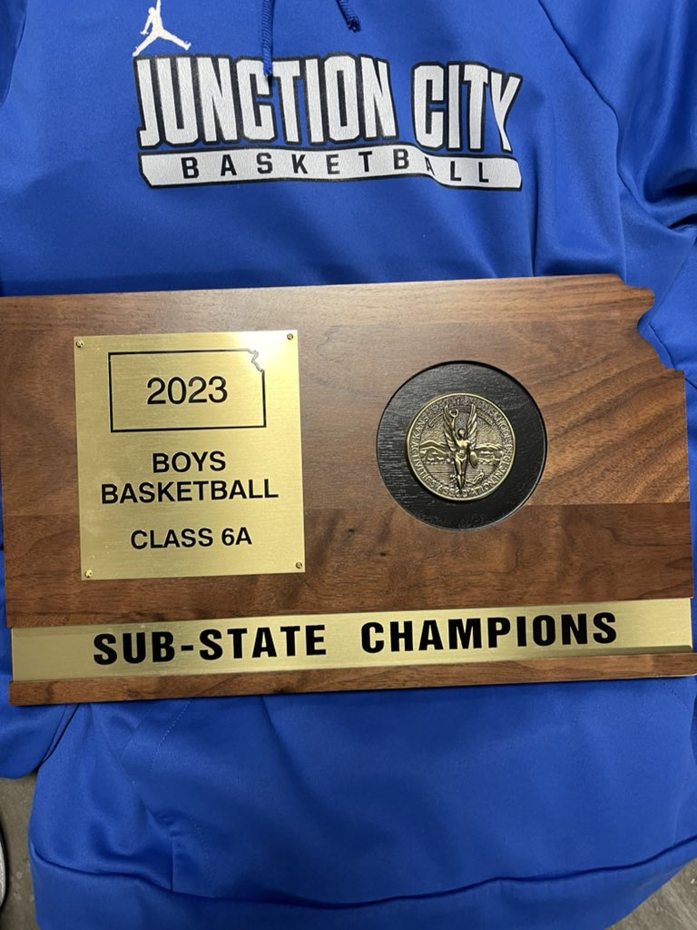 Coach_Perez's tweet photo. We bringing it home! So proud of these young men! Let’s gooo! https://t.co/zXpdr8nhZU