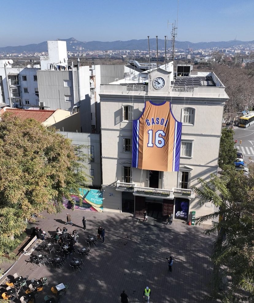 Sant Boi de Llobregat, Spain📍Amazing, @paugasol 🔥And remember - Pau’s jersey will be raised in the rafters at @cryptocomarena Arena this Tuesday, March 7th, in Los Angeles, CA👏

#GasolFoundationUSA #PauGasol #Gasol16 #Lakers #NBA #Spain #NBASpain