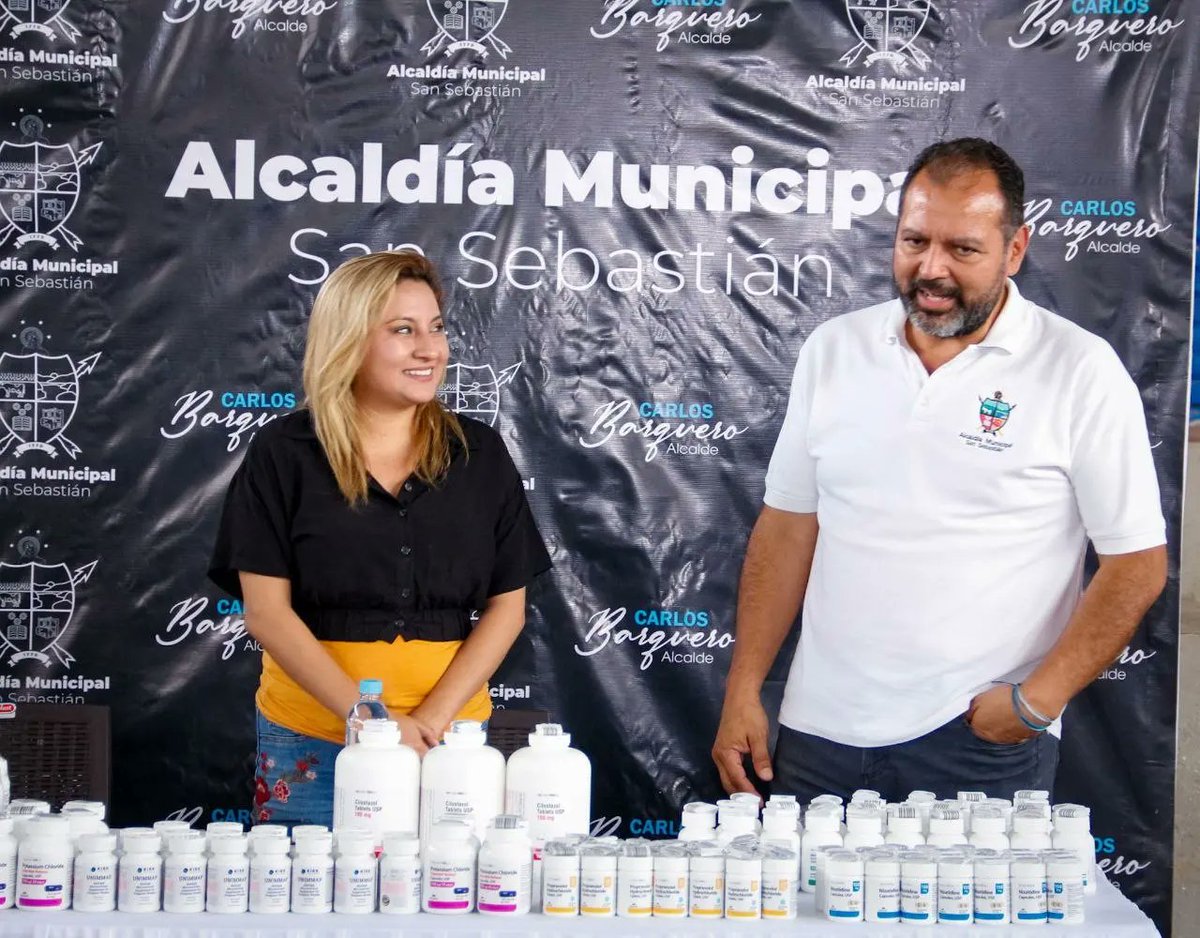 GuadalupeRaymu's tweet photo. Este día hice entrega de un lote de vitaminas al alcalde @sansebadera del municipio de San Sebastian en San Vicente, se  beneficio a más de 100 personas que venden en el mercado de este municipio.
Agradezco a la Fundación El Buen Samaritano por el donativo .@RosanaJiron https://t.co/QHew0oDjyj