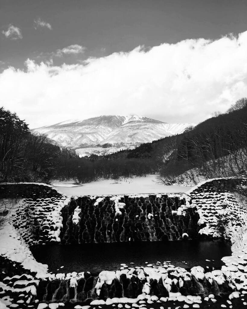 moco_cota's tweet photo. #山　#雪　#風景　#モノクロ　#白黒
#mountain  #snow #landscape
 #monochrome #bnw https://t.co/6WQV9a9J4p https://t.co/3xg0x2aGpH