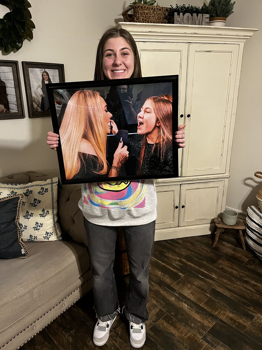 emmAAdamns's tweet image. @Adele if youre ✨creepin✨ online atm, just know that this is forever the core of my core memories 🥰🥰😭😭🫶🏼