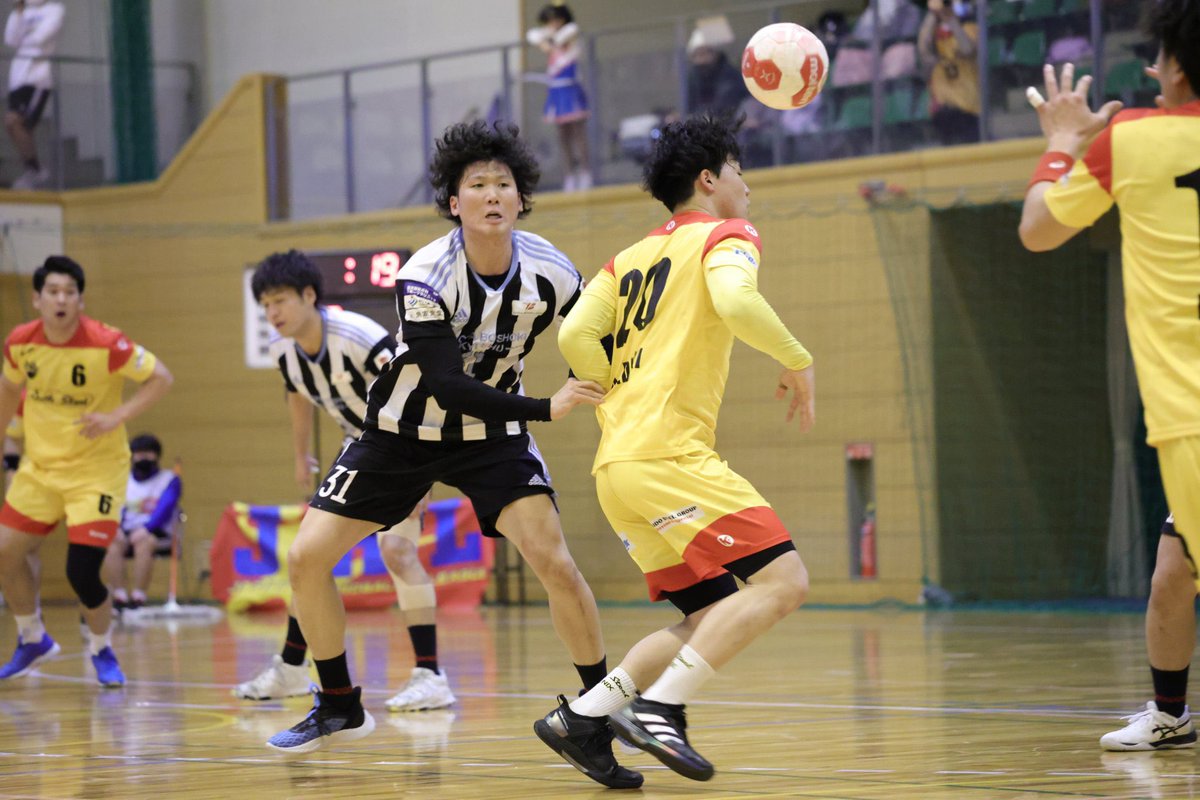 tbkredtornado's tweet photo. 【試合結果】

トヨタ紡織九州 37(21-12.16-10) 22 大同特殊鋼

前半からDFでハードワークして速攻で得点を重ね大きくリードして折り返しました❗️

後半、強度が落ちる場面もありましたが集中力を切らさず最終戦を大勝で終えることができました👏

今シーズンも沢山の応援ありがとうございました🙇‍♂️ https://t.co/FWfBoiaQCy