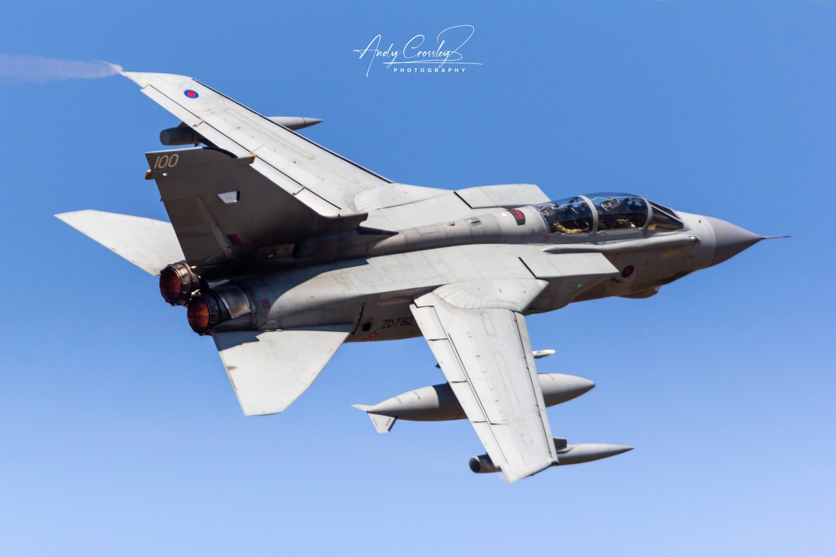 AeroAndyUK's tweet photo. I will never see another Tornado flying..
ZD792 was viewed at Riat 2018 on what was its last flight.

© Andy Crossley
#tornado #panavia #zd792 #demobbed #military #aviation #aeroandy #aviationlovers #aviationdaily https://t.co/wrgUxCbss2