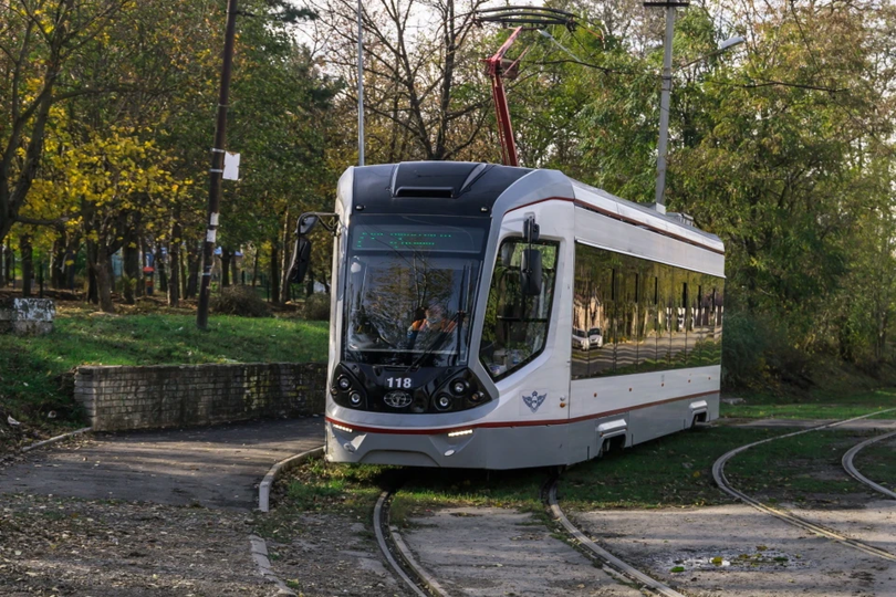 SaveATrain's tweet photo. Way of the future - https://t.co/NJeUtcOKHi #sinara #trains #tram #concession # #rostovondon #forest #city https://t.co/0wfl5ksAM5