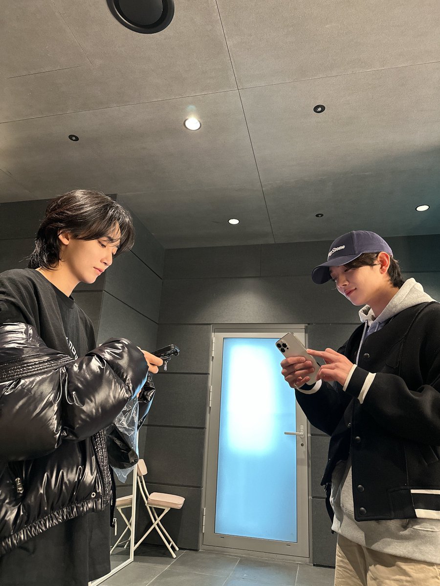 wonubliss's tweet photo. joshua and jeonghan 😆🥰 https://t.co/tFkWyMIVLr