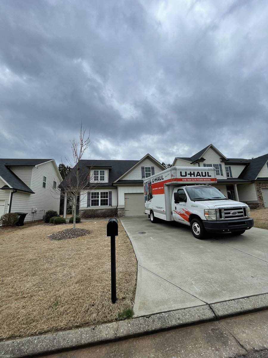 fionerrs's tweet photo. guys we did it, we’re officially home owners now🥳🥲. @tonythetyger5oh https://t.co/4c6eYmiS44