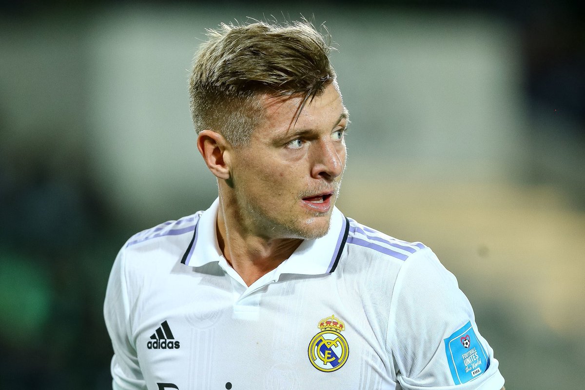 🎙️ Toni Kroos on his podcast: 

"We have a collar [on the shirt] again this season. A polo is not a football shirt. To all the designers: this is really shit! Kits with a collar are not good, they are uncomfortable and ugly." 🇩🇪👕