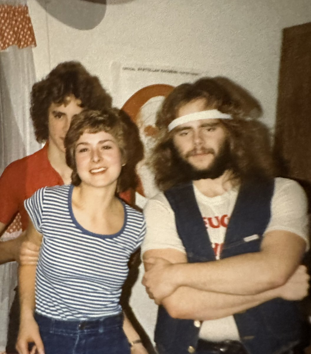 jordanbpeterson's tweet image. Met a college roommate from 44 years ago tonight. Photos from that time.  I was seventeen.