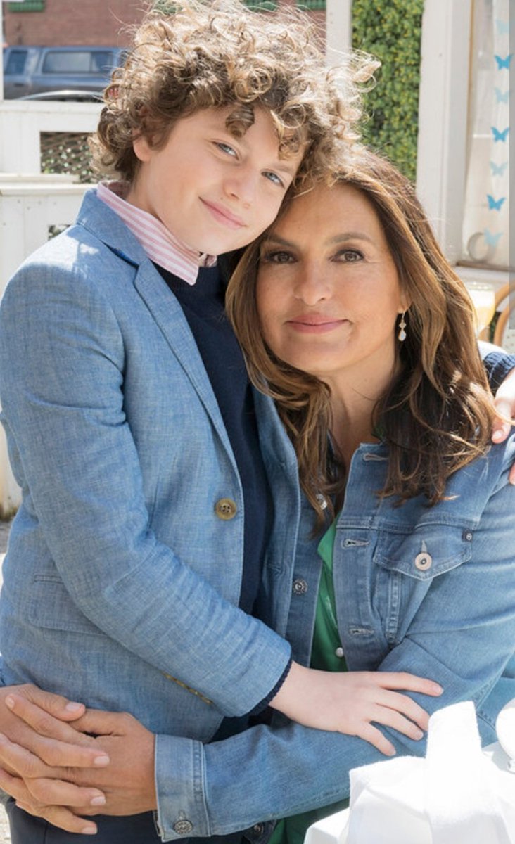 CaskettOlitz's tweet photo. It's National Sons Day so here are Olivia and Elliot with their sons Noah and Eli. #HappyNationalSonsDay #OliviaBenson #ElliotStabler #NoahBenson #EliStabler #LawAndOrderSVU #LawAndOrderOrganizedCrime https://t.co/n546uCtmBJ