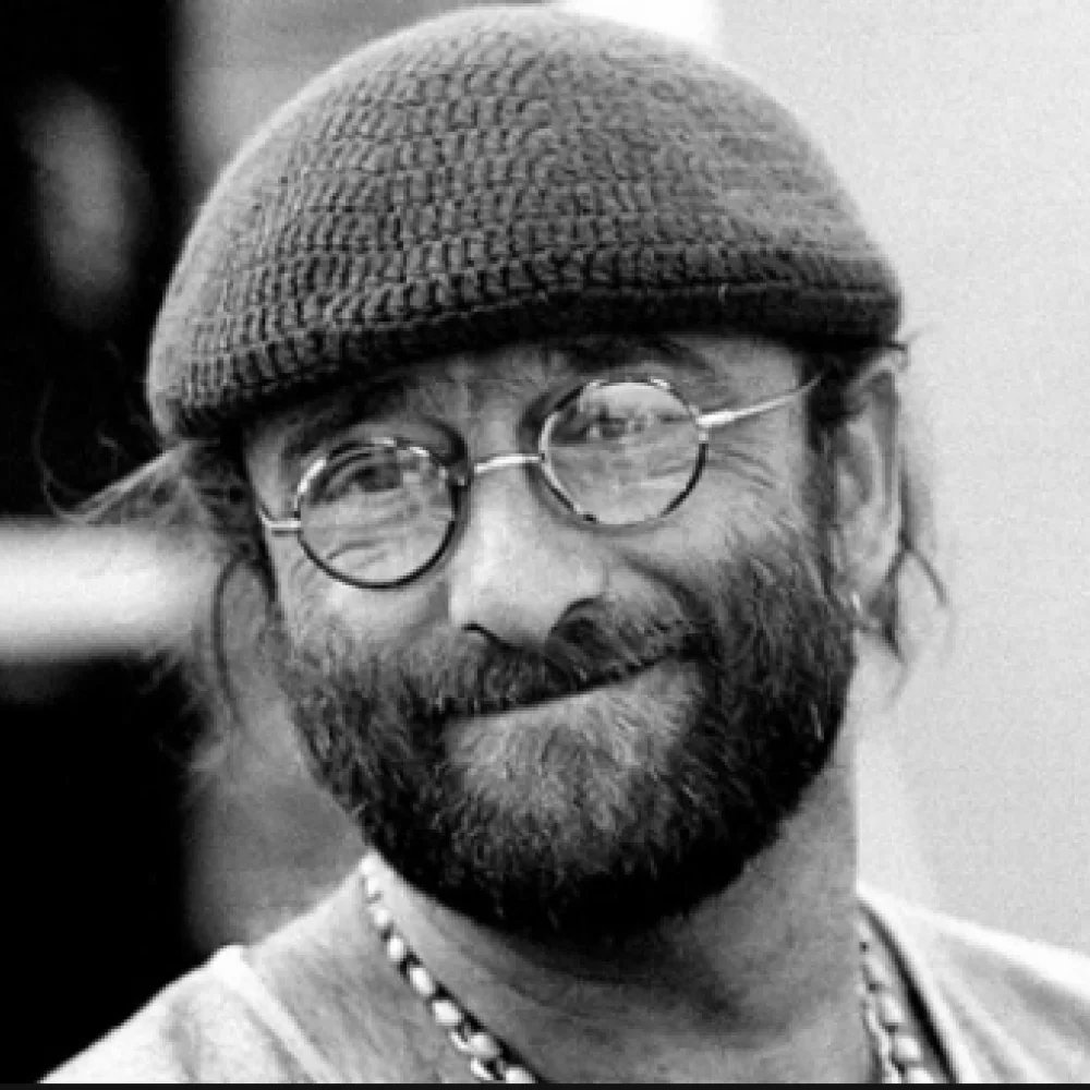 TV2000it's tweet image. #4marzo 🎶Buon compleanno #LucioDalla 

Oggi l'artista avrebbe compiuto 80 anni
Cantautore, compositore, polistrumentista,  grandi canzoni e poesia
Lo celebra la #musica italiana
E #Bologna, la sua città