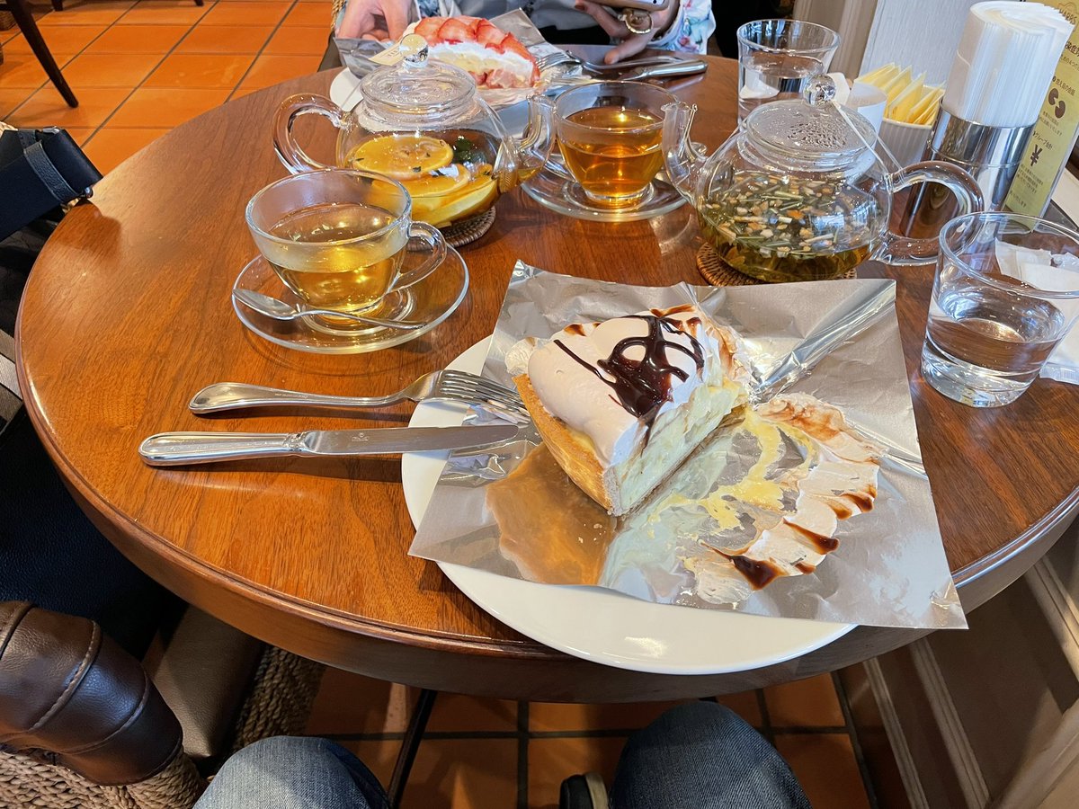 ケーキがデカ過ぎる 