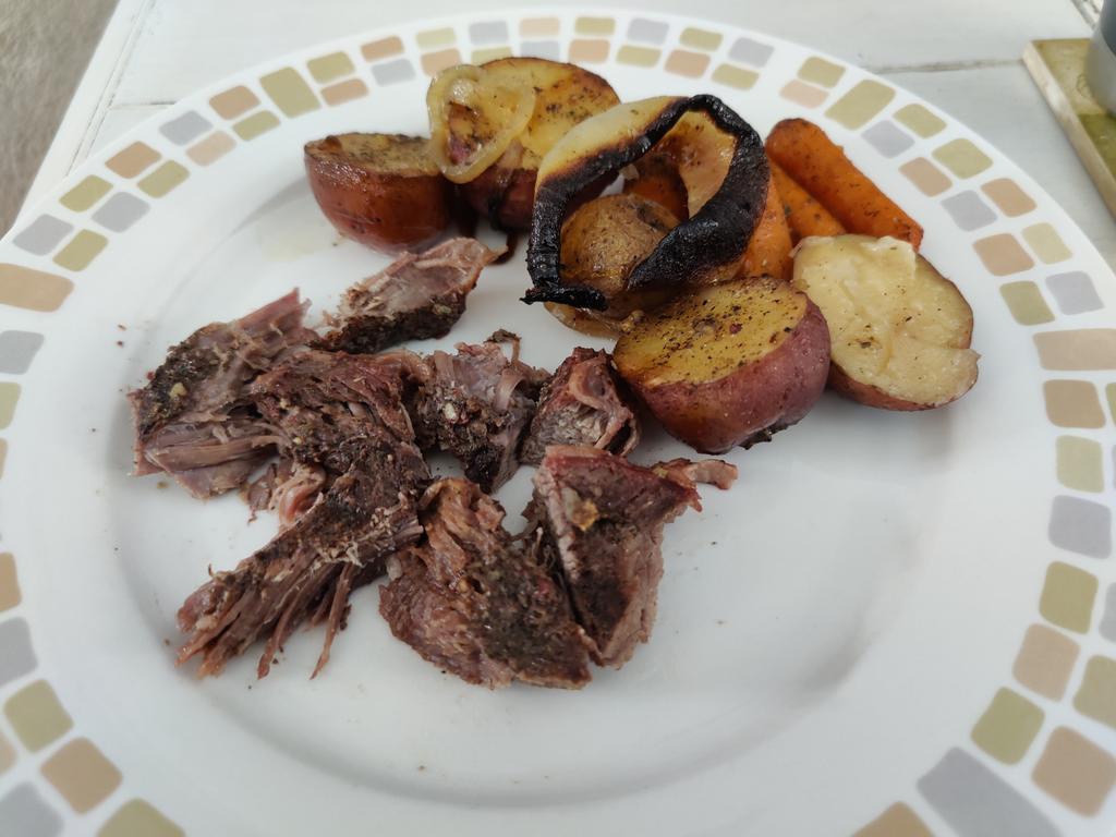 @Foodiechats @LetsdothisBBQ @ChefRaySheehan @FoodNetwork made some yummy pot roast tonight, turned out so tender! Wifey had 3 helpings! Perfect potato, onion, and carrots!