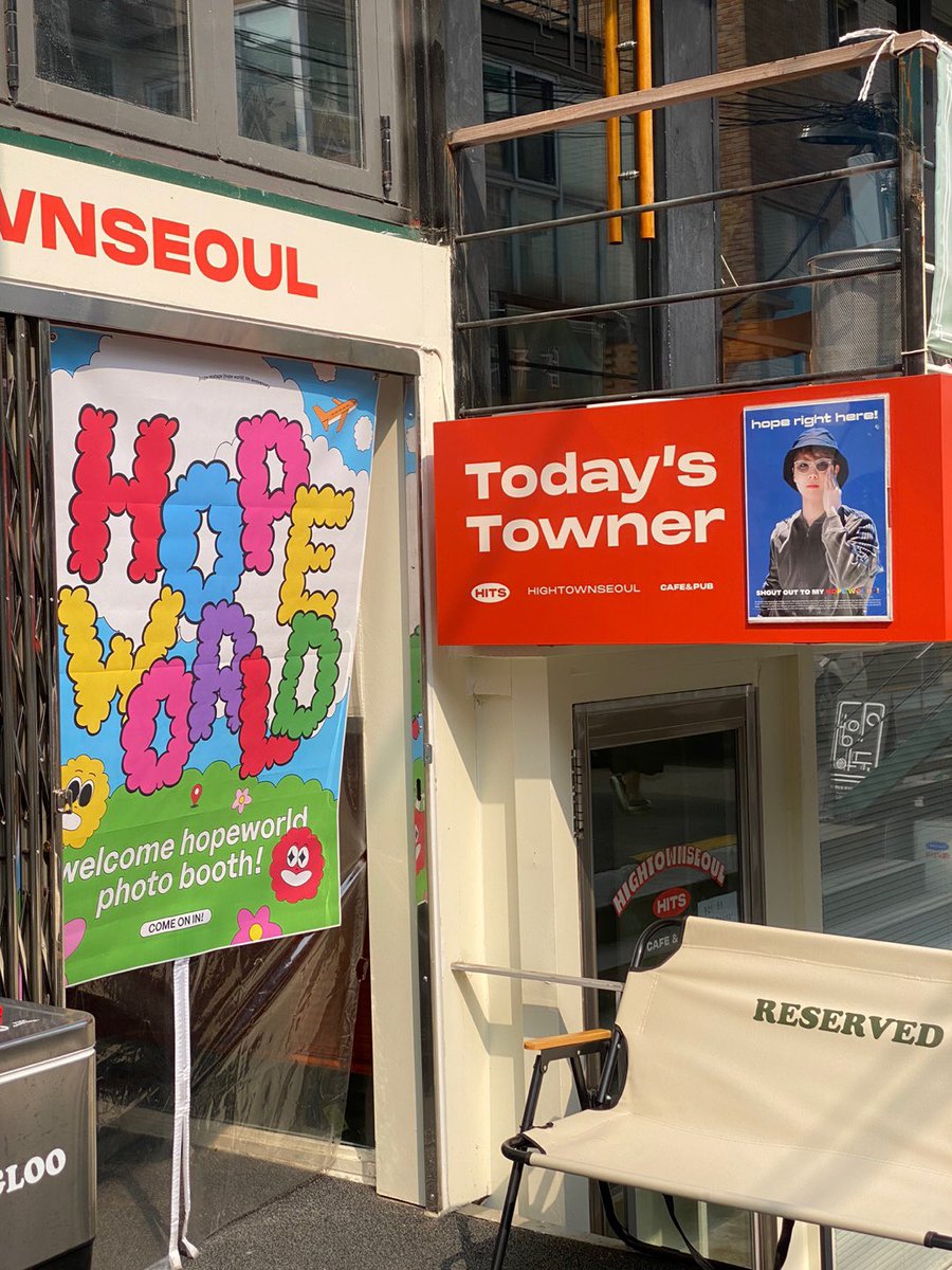 hopeworldkr's tweet image. 📣 

하이타운서울 12시 오픈 했습니다!
호석의 홉월드 5주년을 축하해 주세요. 🖤