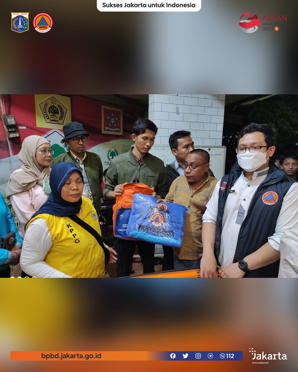 BPBDJakarta's tweet photo. Sabtu (04/03) BPBD DKI Jakarta melakukan pendistribusian bantuan logistik untuk penyintas kebakaran di Kelurahan Rawa Badak Selatan, Jakarta Utara.

#KegiatanBPBDJkt #CepatResponJkt #SiagaTanggapGalang #dkijakarta #SuksesJakartauntukIndonesia https://t.co/rG7Ee0tmsY