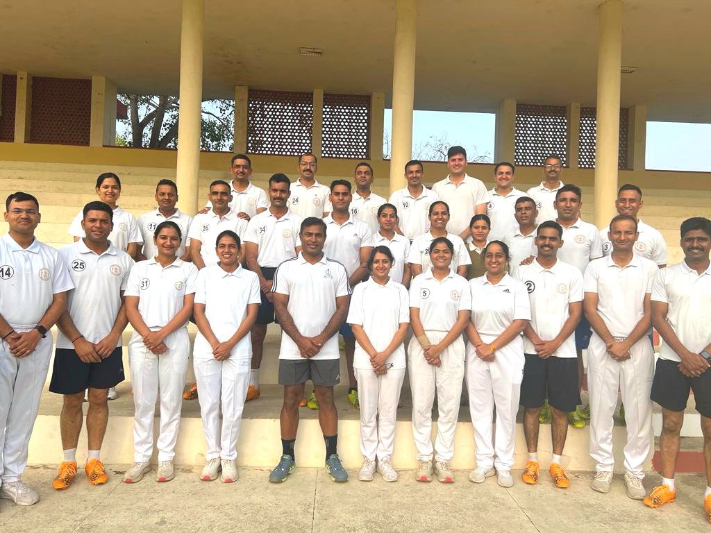 DineshMNIPS1's tweet photo. With young and enthusiastic Rajasthan Police Service probationers today morning at Rajasthan Police Academy, Jaipur.
Best wishes to their future. https://t.co/3gsRQJzRkl