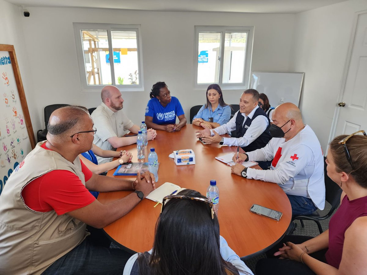 ElRefugioNinez's tweet photo. ⚠️🔴🔊💬📣📢
#EmbPopp visitó Centro de Atención para Personas Migrantes y Refugiados #CAPMIR. A su visita le acompañaron Sr. Haven Cruz-Hubbard director de #USAID, Sra. Besem Obenson, representante de #ACNUR y Sr. Leonel Dubón, director de El #RefugioDeLaNiñez https://t.co/ZgJ6E7pjzN