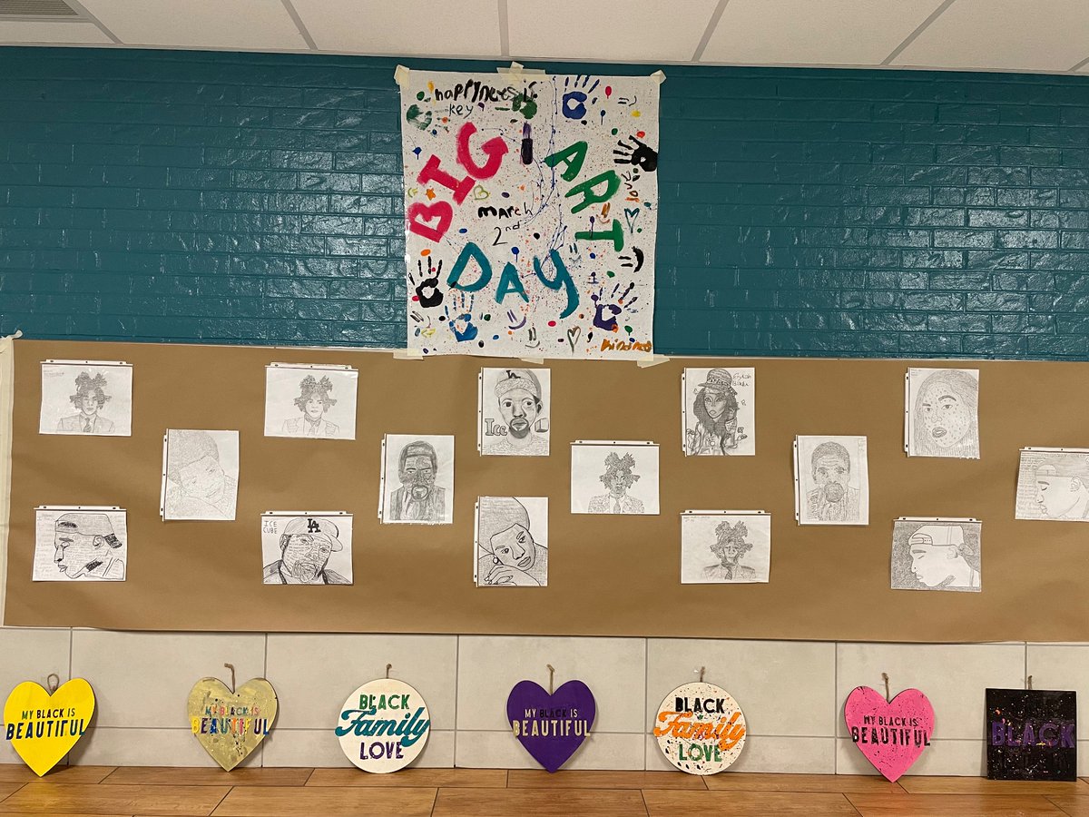 hmsartdept's tweet photo. Art 1 students spent hours volunteering and preparing their display for Big Art Day #taea #bisd_finearts @HughesHuskies https://t.co/8oJfYOKtcL