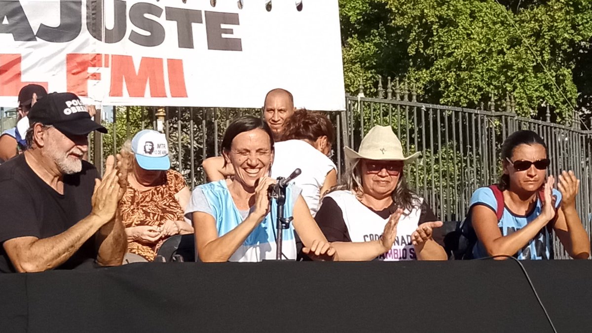 LDS_TMerlo's tweet photo. Plenario Nacional Piquetero✊💙
Queremos una Argentina mejor, queremos trabajo digno, queremos que todas las familias coman todos los días.Queremos un gobierno para EL PUEBLO.Fuera a los gobiernos que benefician a los ricos y castigan a los sectores populares.
-
-
#AbajoElAjuste https://t.co/IityuIuRtO