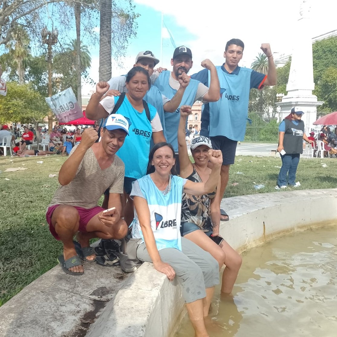 LDS_TMerlo's tweet photo. Plenario Nacional Piquetero✊💙
Queremos una Argentina mejor, queremos trabajo digno, queremos que todas las familias coman todos los días.Queremos un gobierno para EL PUEBLO.Fuera a los gobiernos que benefician a los ricos y castigan a los sectores populares.
-
-
#AbajoElAjuste https://t.co/IityuIuRtO