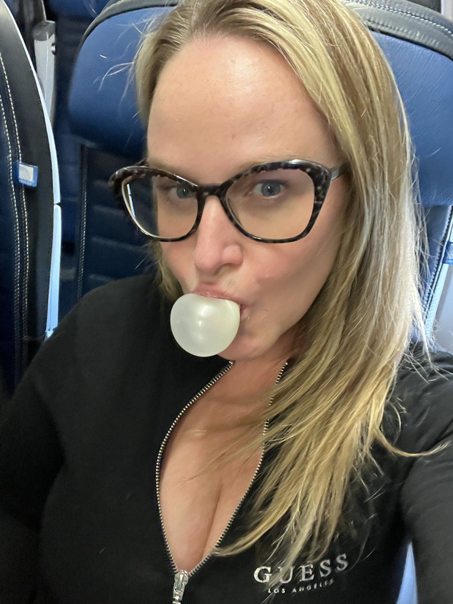 CyllaKavanaugh's tweet image. Last minute trip to LA ✈️ for the weekend. See ya on the flip side. #travel #LAbound #weekendtrip