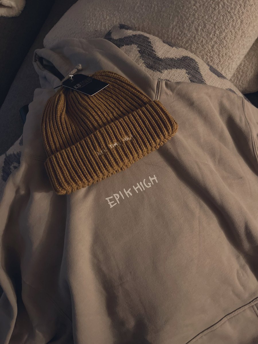 JKWooTop's tweet photo. Got my Epik High Merch!!! Can’t wait to see them in Detroit 🥰 @blobyblo https://t.co/0RgCsJaDFt