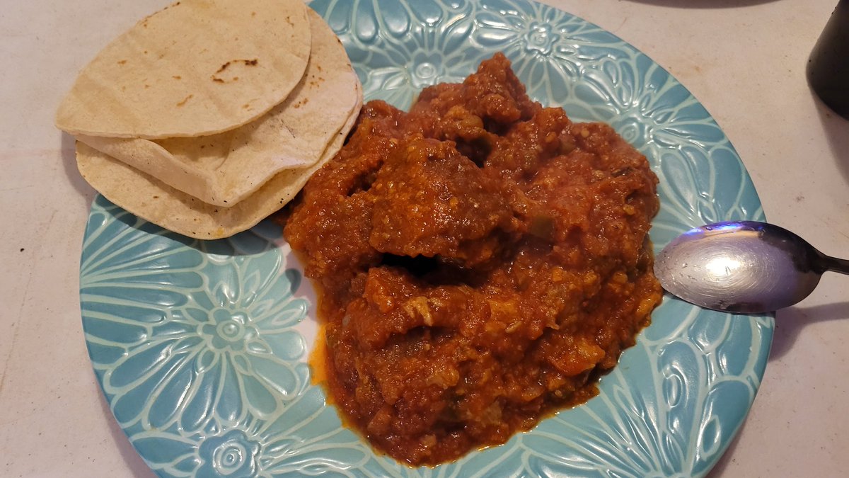 GeekXpop's tweet photo. Made some chicharon guisado for tacos tonight, and the kids absolutely loved them. This might just find its way into the dinner menu rotation. Sometimes, the simplest Mexican is the best. #nomnomnom #DadsCooking https://t.co/ziVHTqOiTn
