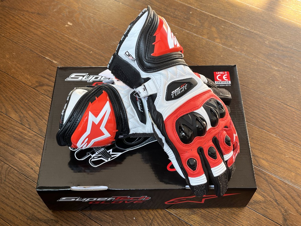 Apollon_carmoto's tweet image. あったかくなってきたので、
グローブを新調❤️

全然サイズもカラーも見つからずに一年ほど…ようやく見つけました😭
並べると…経年を感じます😂

モーターサイクルショーで新作とかでないかなぁー❤️楽しみです❤️

#Apollon
#alpinestars
#supertech
#アルパインスターズ
