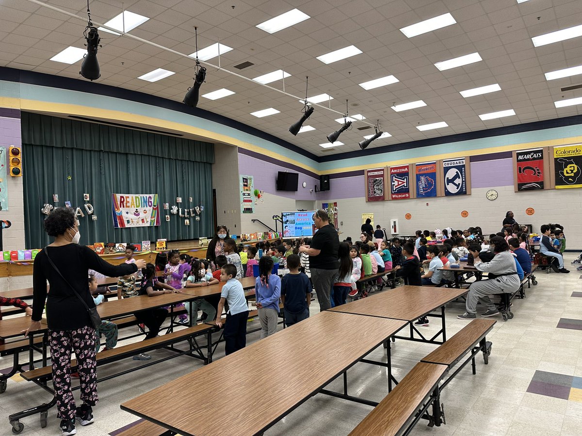 jjgerwig's tweet photo. Read Across America Day at William Hall Academy was a great success! https://t.co/ggliiG5Q7x