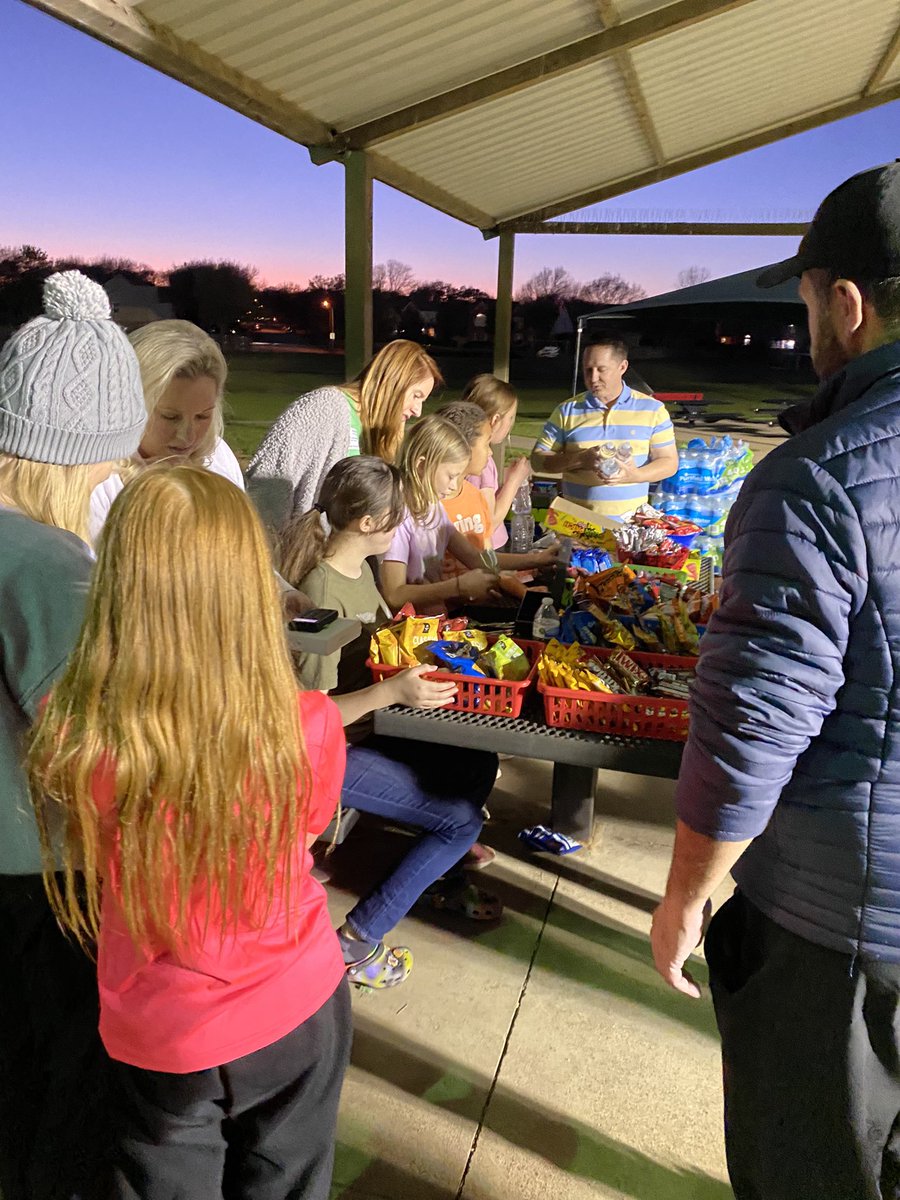Jane Simmons (@simmonseagles1) on Twitter photo It was the perfect night for outdoor movie night! Thank you <a href="/HesParents/">HES Parents</a> PTA, Dadâs Club, 5th grade & <a href="/HESRegalEagle/">Heritage Elementary</a> for a fun filled family night! #hesconnects It was the perfect night for outdoor movie night! Thank you <a href="/HesParents/">HES Parents</a> PTA, Dadâs Club, 5th grade & <a href="/HESRegalEagle/">Heritage Elementary</a> for a fun filled family night! #hesconnects