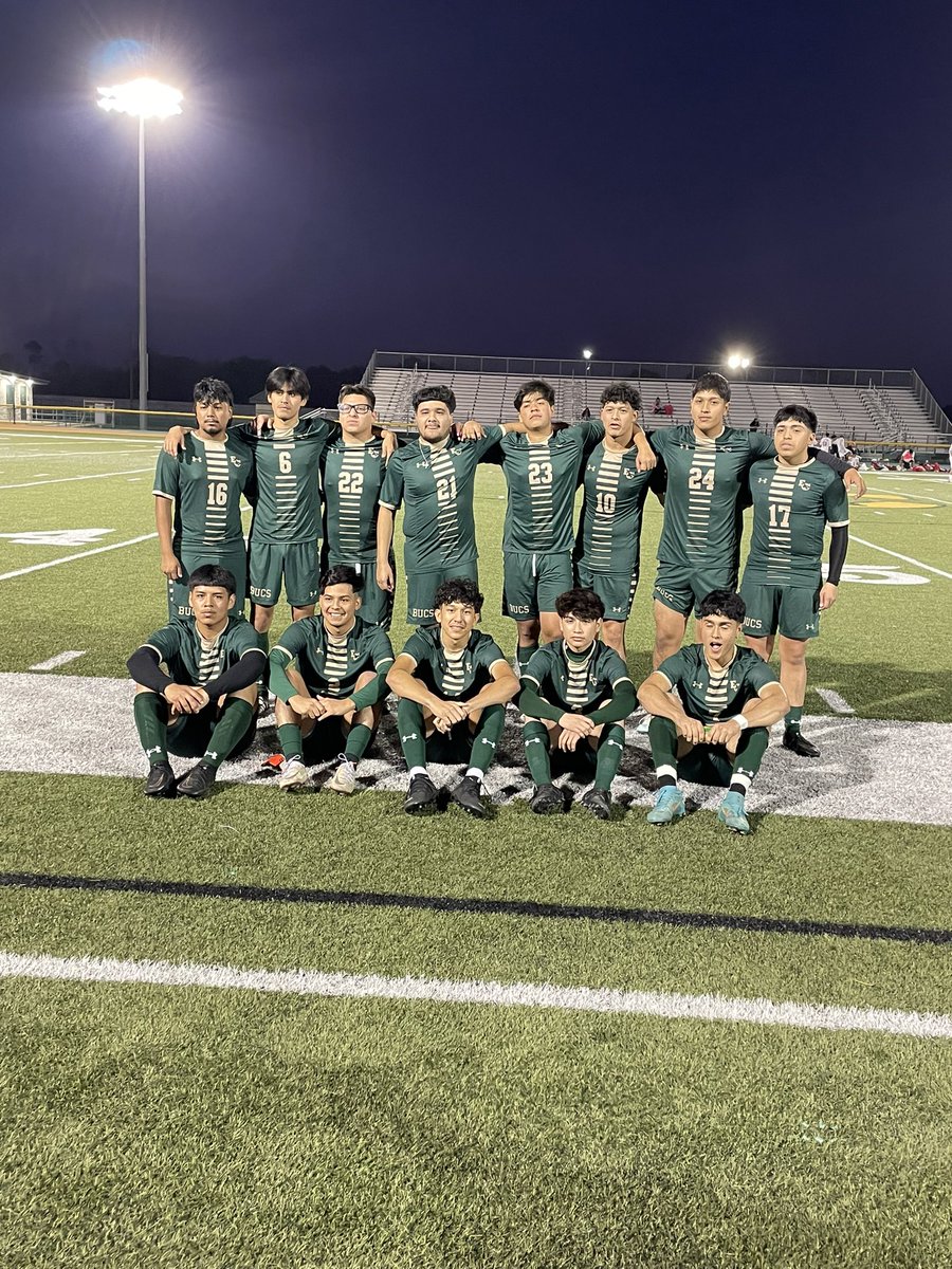 ECBucsSoccer's tweet photo. Big 2-1 win over Splendora tonight! We celebrated these 14 seniors - they will go down as the winningest group in program history. Onto HF on Tuesday!

#SetTheStandard

@tascosoccer @LethalSoccer @AshlyElamSports @saphirec98 @kfdmsports @Beaumont_Sports https://t.co/p04nyt1Wmg
