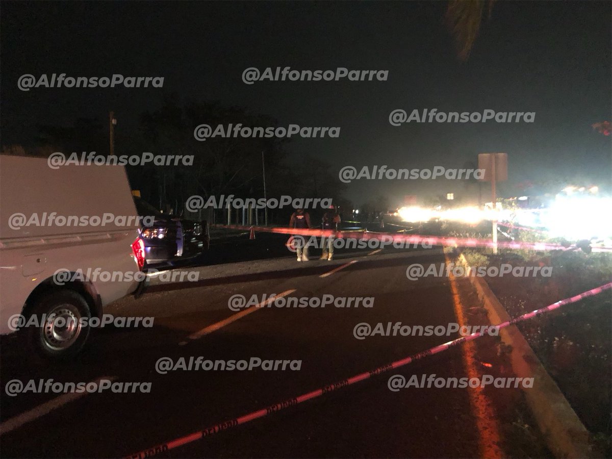 alfapc10's tweet photo. Muere hombre al ser atropellado por un vehículo que se dio a la fuga sobre la carretera #Xalapa-#Veracruz a la altura del Club de golf con dirección a la capital, elementos de la Policía Municipal detuvieron el vehículo metros más adelante. @VialidadXalapa https://t.co/E9fBubD66M