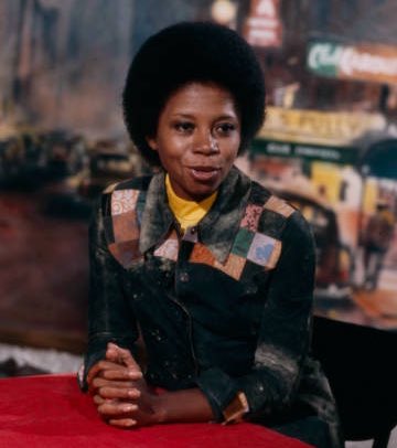 In 1971 Journalist Melba Tolliver, stood up against WABC-TV when she was reprimanded for wearing her natural Afro hair. 

She had refused to cover it up with a scarf or wig when reporting on the wedding of President Richard Nixon's daughter Tricia Nixon.