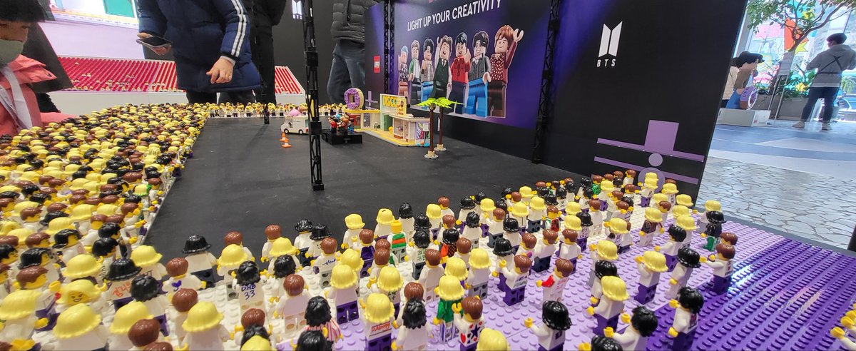 bluewhalestock's tweet photo. #일상비일상의틈 #유플러스 #BTS #LEGO https://t.co/xrRJHuyTCY