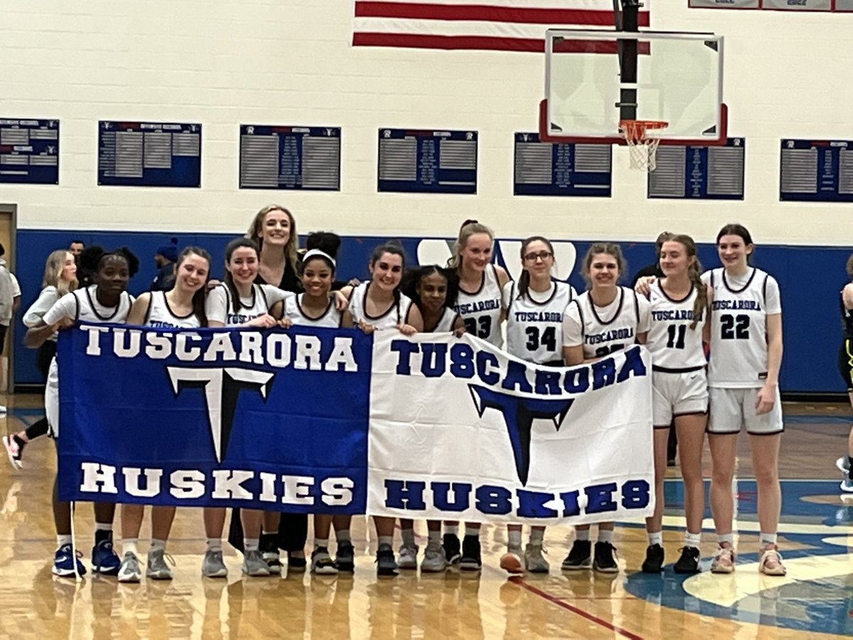 sugee27's tweet photo. Congratulations, Huskies, for the exciting wins!! @TuscaroraHusky @Principal0821 @TuscaroraHS https://t.co/0f5axIgEoE