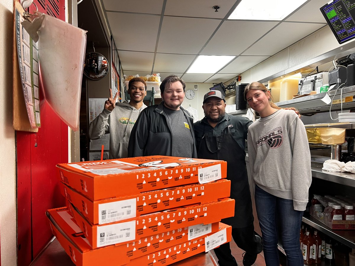 Today we celebrated our team with a fun #PizzaParty and recognized 2 ChiliHeads 🌶️ for their outstanding work!  #TeamBatavia #ChilisLove #NationalEmployeeAppreciationDay #TeamMemberAppreciationDay @FlaviaBecerra_ @GumpMike