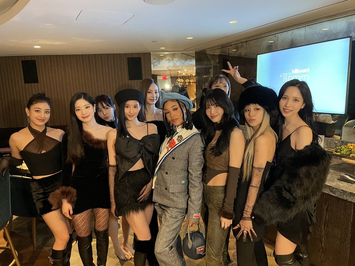 JYPETWICE's tweet image. TWICE @Billboard Women In Music

"Thank you to Billboard and to our fellow honorees. We are truly honored to share this moment with you."

#TWICE #BBWomenInMusic
#TWICE_BreakthroughAward