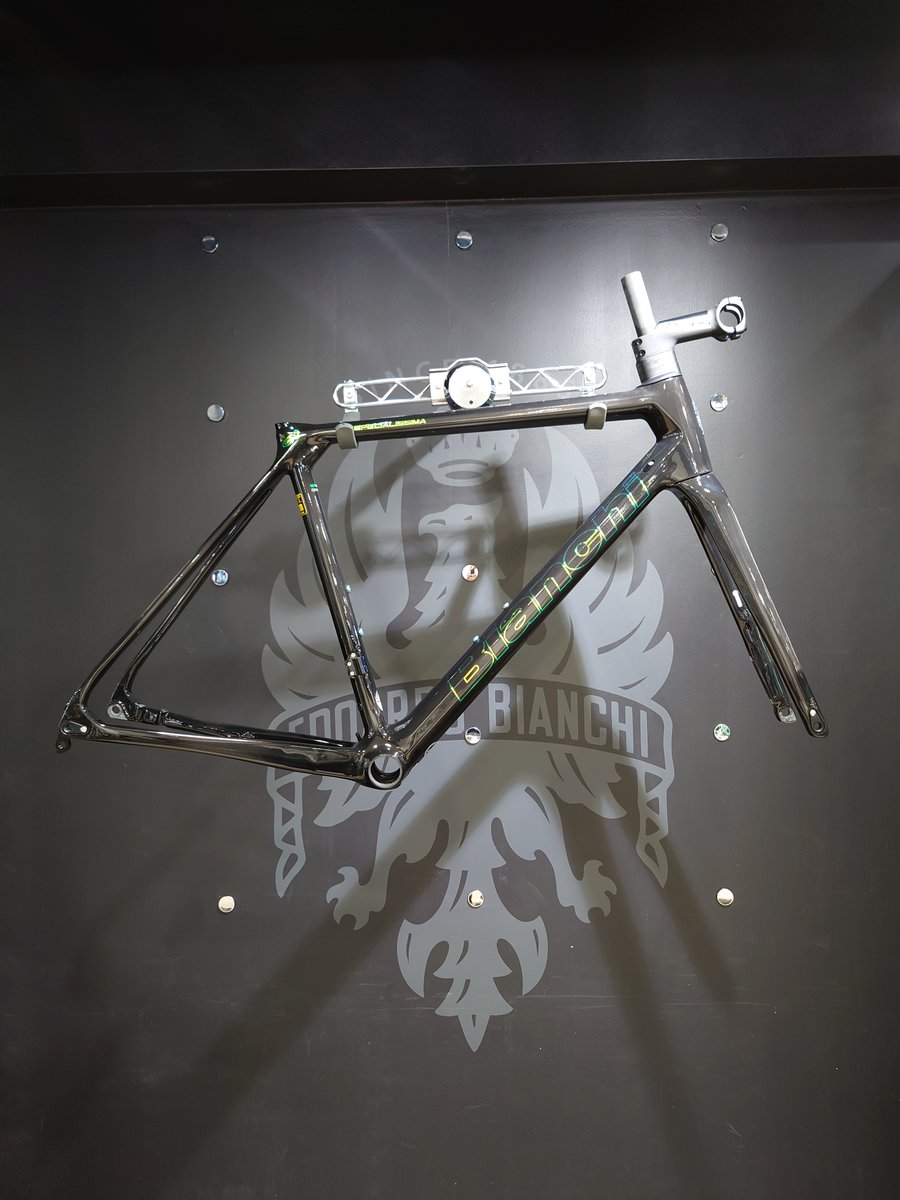 Mejiro1885's tweet photo. 【目白】
21" SPECIALISSIMA Disc Flame set
￥638,000-(税込)
カウンターヴェイルを使用し
高剛性かつエアロ効果を兼ね備えた
軽量オールラウンダーフレーム
#bianchi
#ビアンキ
#specialissima
#specialissimadisc
#countervail
#ビアンキバイクストア
#ビアンキバイクストア目白
#目白 https://t.co/GTVkdeHITO