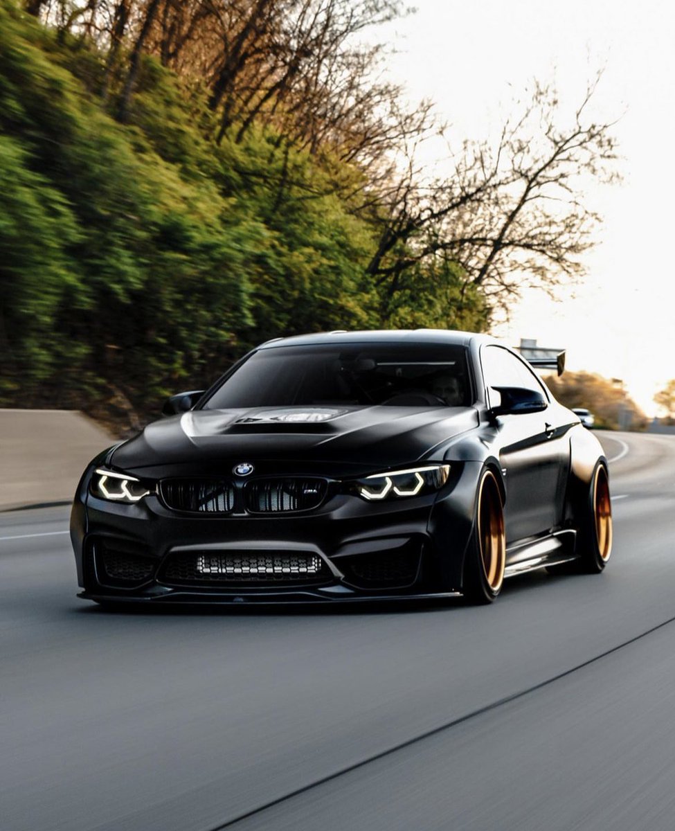 LuxuryCars365's tweet photo. BMW M4 🔥 https://t.co/uXmwaU0Uui