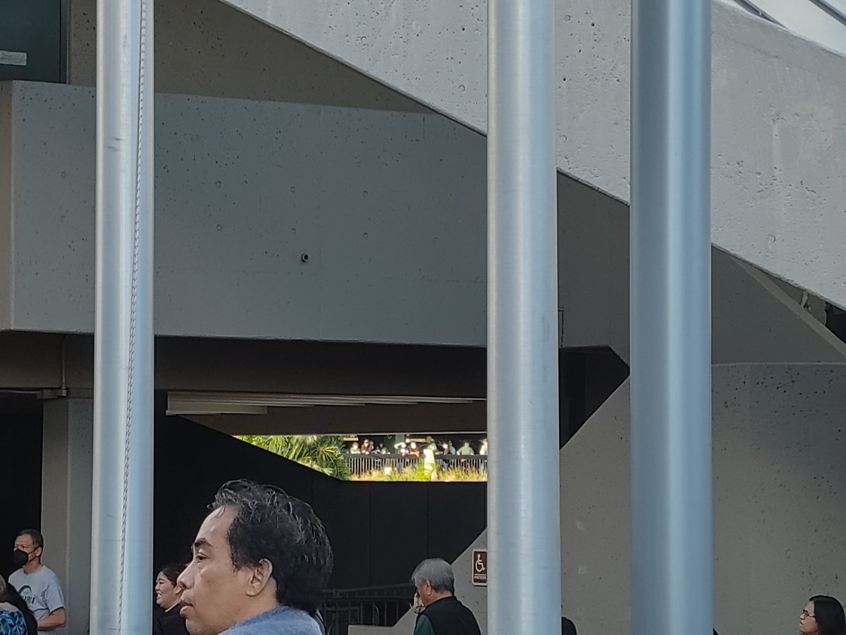 harrycovair's tweet photo. 🏐 #RingNight 💍 #WarriorBall23 @HawaiiMensVB vs @PeppVolleyball #UHMVB #HawaiiMVB #GoBows #LetsGoBows #NCAAMVB @HawaiiAthletics  check out the parking lot line to get into the Sheriff @MommaJoan808 @pitbull808 @ElChibo @HawaiiDawg @DaveShoji @DaraInHawaii https://t.co/hCUjTI8md7