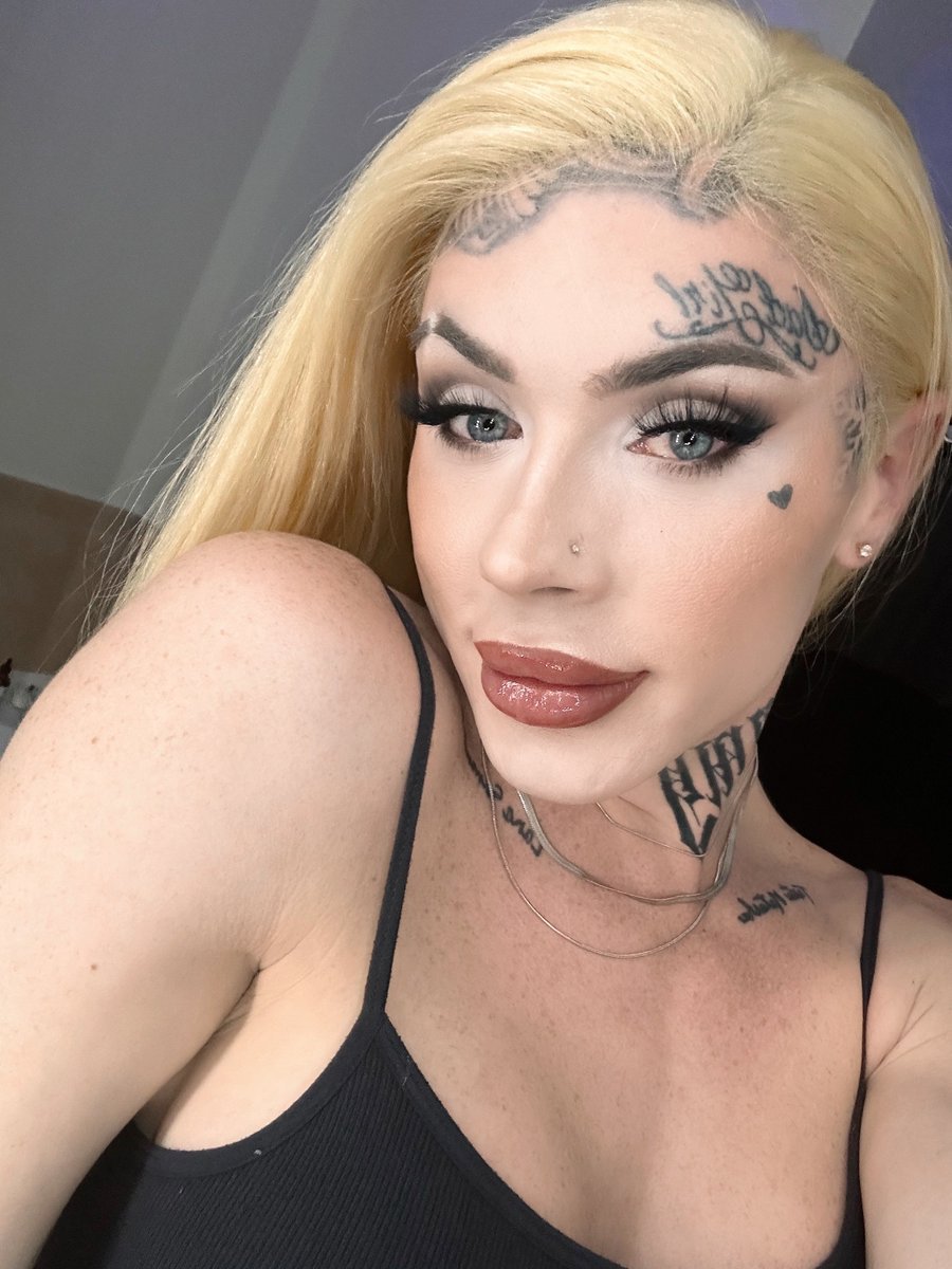 All done up with no where to go! Just how I like it.. 😅🌙💤 ⁣ Austin